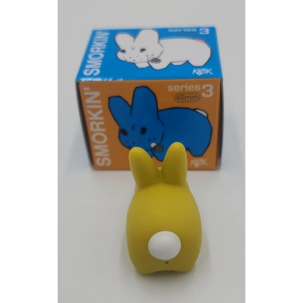 Kidrobot SMORKIN'‎ LABBIT Series 3 MUSTARD Mini Vinyl Figure 1.5